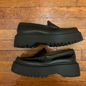 Women’s GH Bass Whitney platform Black Loafers size 8